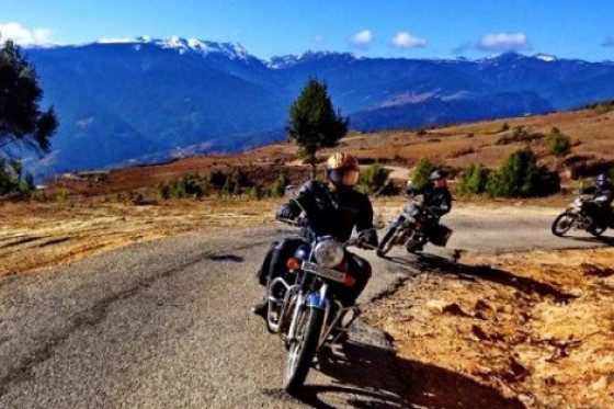 BHUTAN: Nella pancia del drago – tour in moto